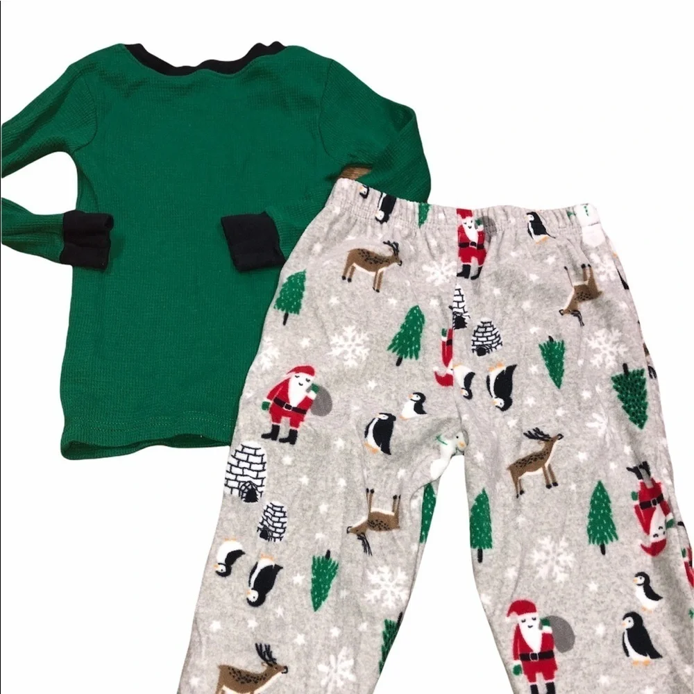 Carters size 2T adorable Christmas pajama set